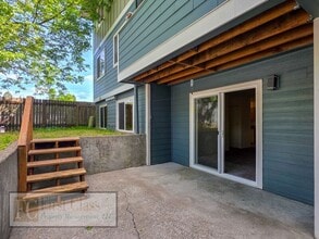 Building Photo - 17140 SW Heritage Ct