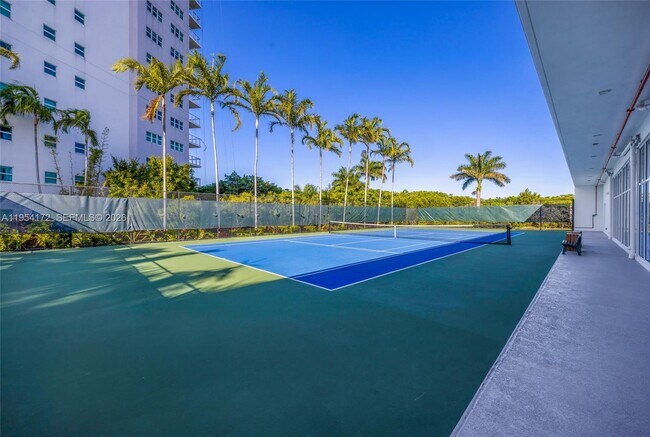 Building Photo - 14951 Royal Oaks Ln