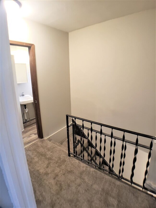 Building Photo - 1 Bedroom 1 Bath in a 4-plex