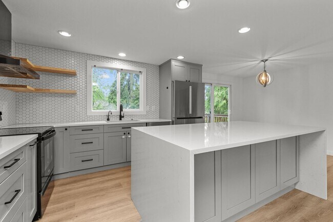 Building Photo - 4Bd Bothell Home!