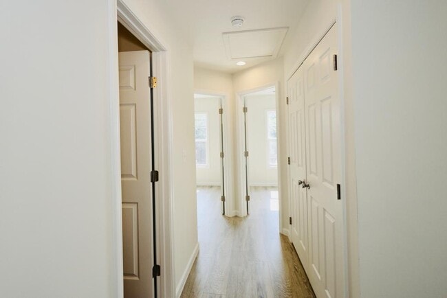 Building Photo - 811 S Cameron St