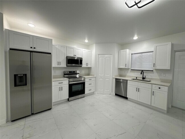 Building Photo - 1775 Glenway Ct