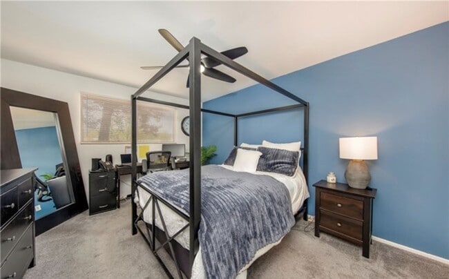 Building Photo - CLEAN & QUIET 2 BED 1 BATH CONDO