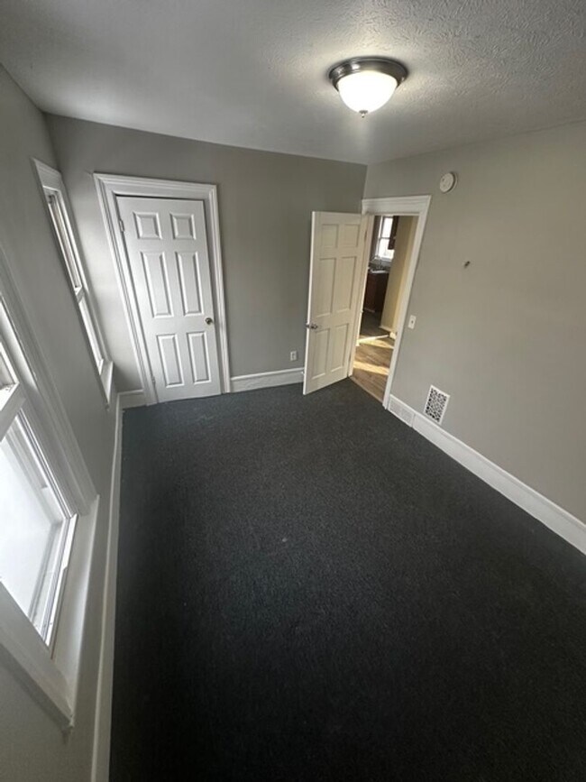 Building Photo - 8 Morgan St