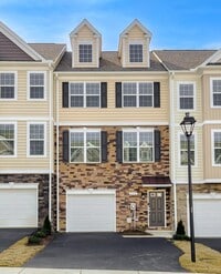 Building Photo - Sullivan Lane