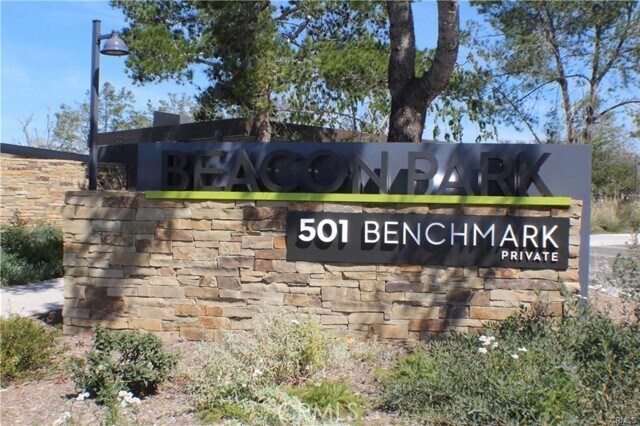 Building Photo - 140 Paramount