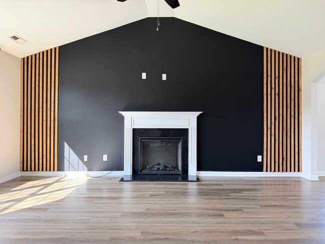 Building Photo - 107 Cavalier Dr