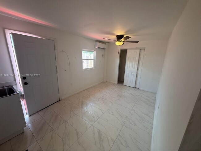 Primary Photo - 6980 SW 26th St