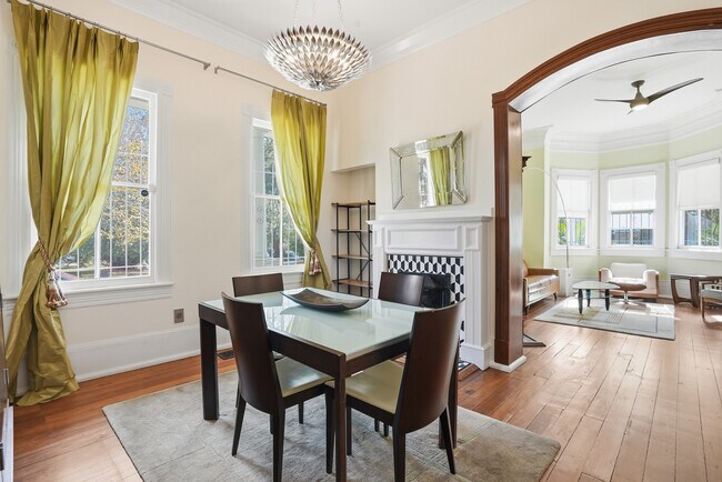 Building Photo - Savannah's Victorian Historic District