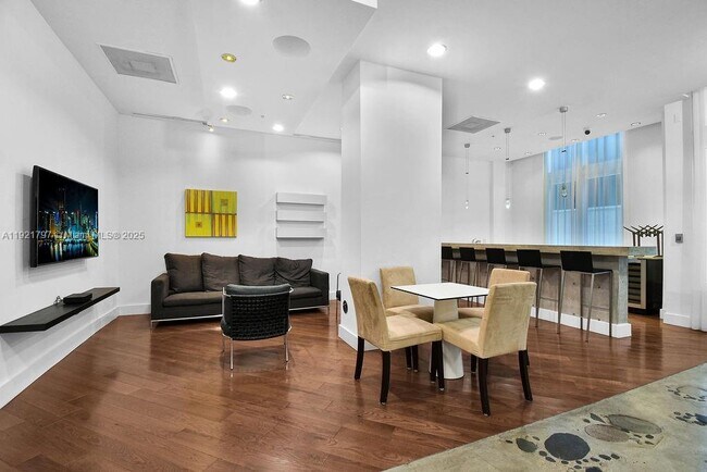 Building Photo - 234 NE 3rd St