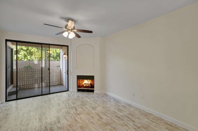 Building Photo - Camelback Corridor Condo now available!