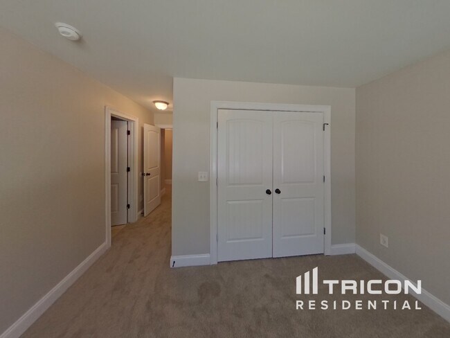 Building Photo - 105 Jaclaire Ln