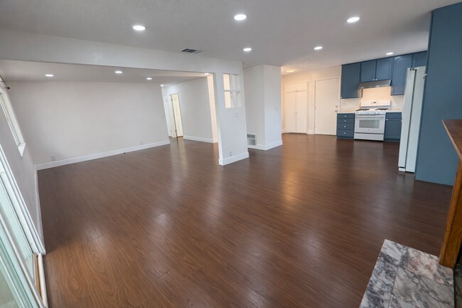 Building Photo - 3 bed 2 Bath Home Recently renovated single-family home in Fairfield,