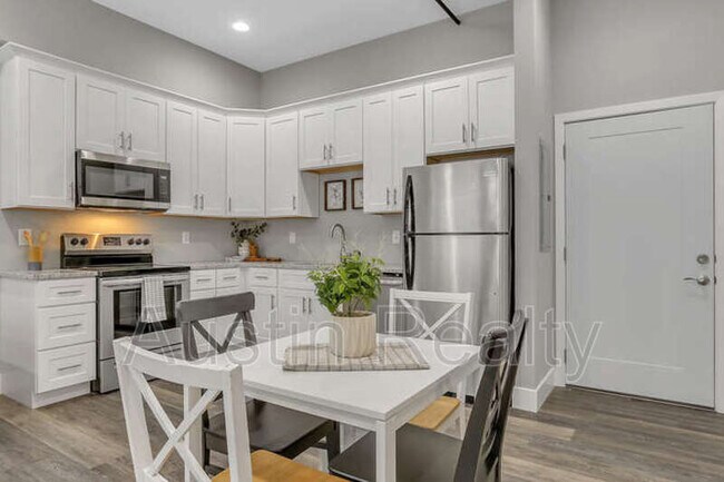 Building Photo - 5347 Nottingham Ave