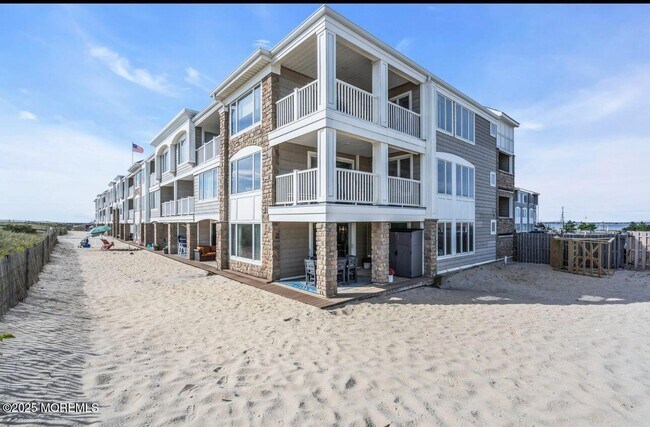 Primary Photo - 438 NJ-35