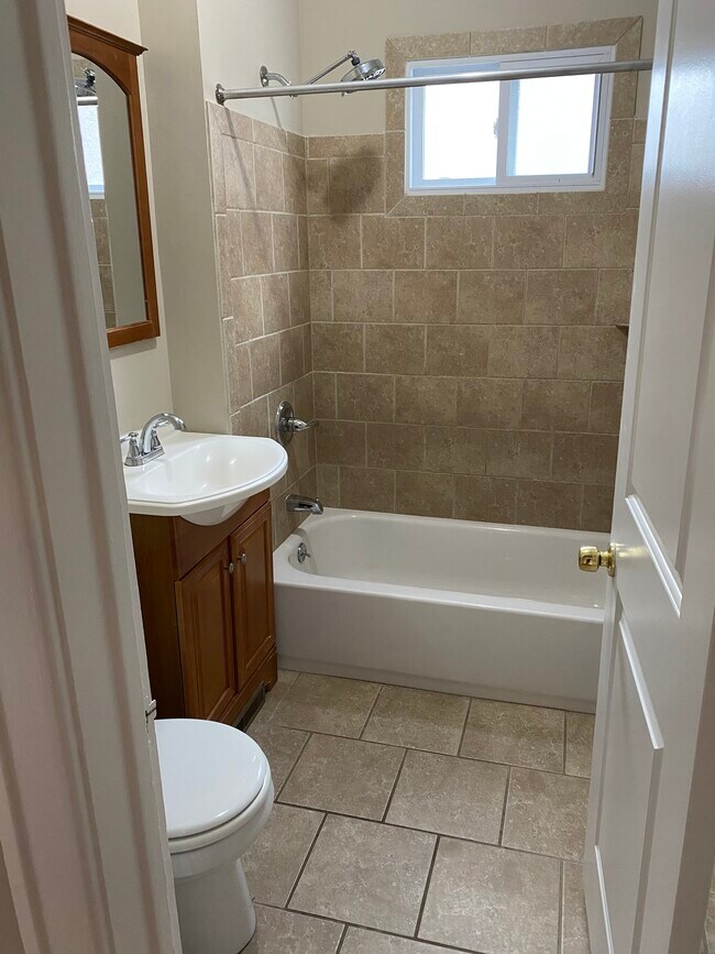 Building Photo - 1069 Wayburn St