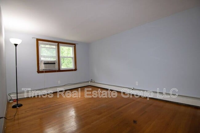Building Photo - 708 Carmen Dr