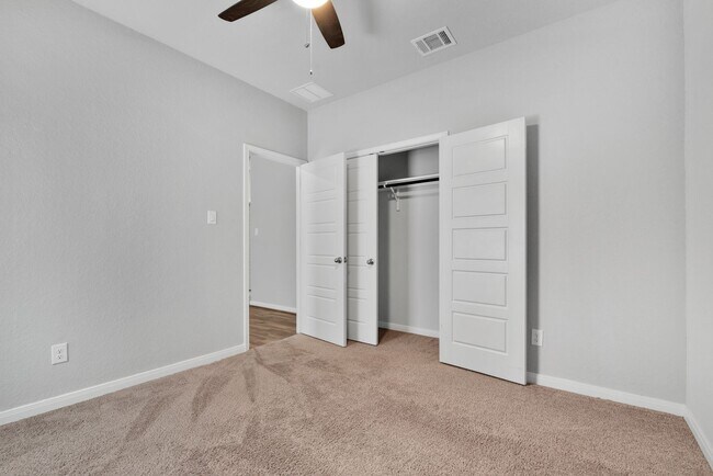 Building Photo - Charming 4-Bedroom 3-Bathroom Home in Westpointe – Community Amenities & Prime Location!