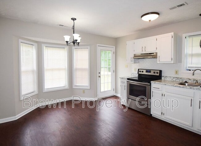 Building Photo - 5935 Bloomsbury Dr
