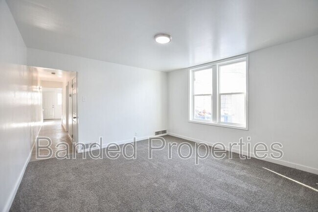 Building Photo - 627 23rd St