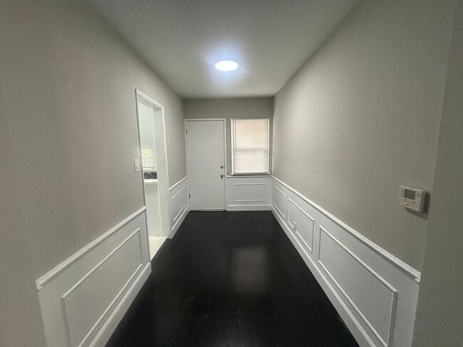 Building Photo - 1323 S Highland Ave