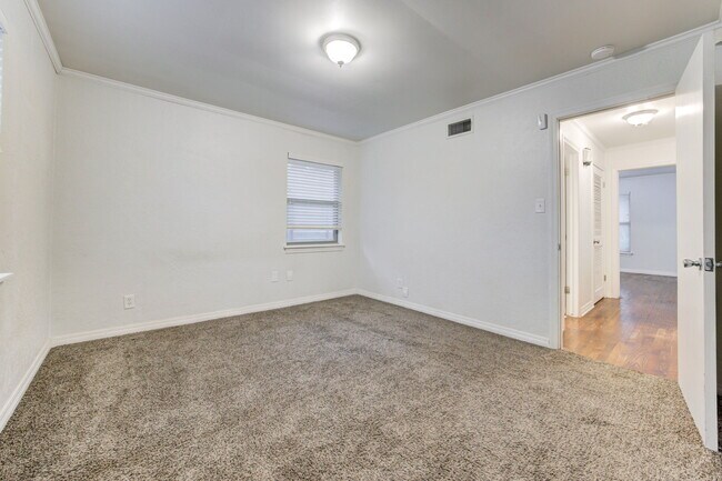 Building Photo - 4121 NW 20th St