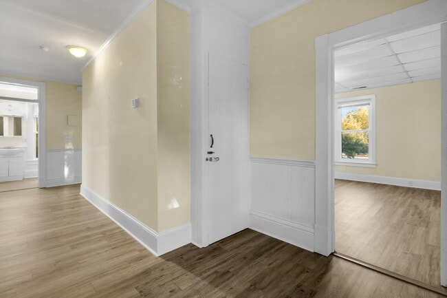 Building Photo - 1110 N Pasteur St