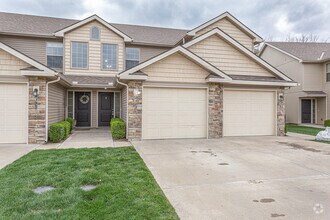 Building Photo - Modern 3-Bed, 2 Bath Townhome Near Brighto...