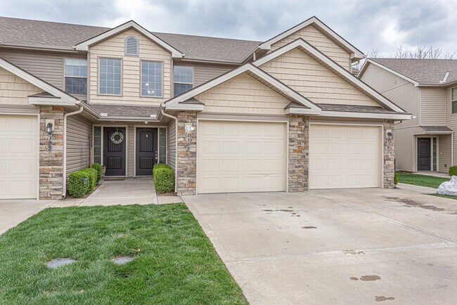 Primary Photo - Modern 3-Bed, 2 Bath Townhome Near Brighto...