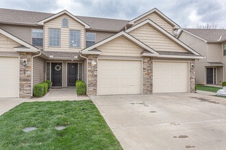Building Photo - Modern 3-Bed, 2 Bath Townhome Near Brighto...