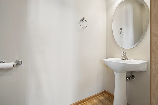 Building Photo - 3763 Bailey Rd