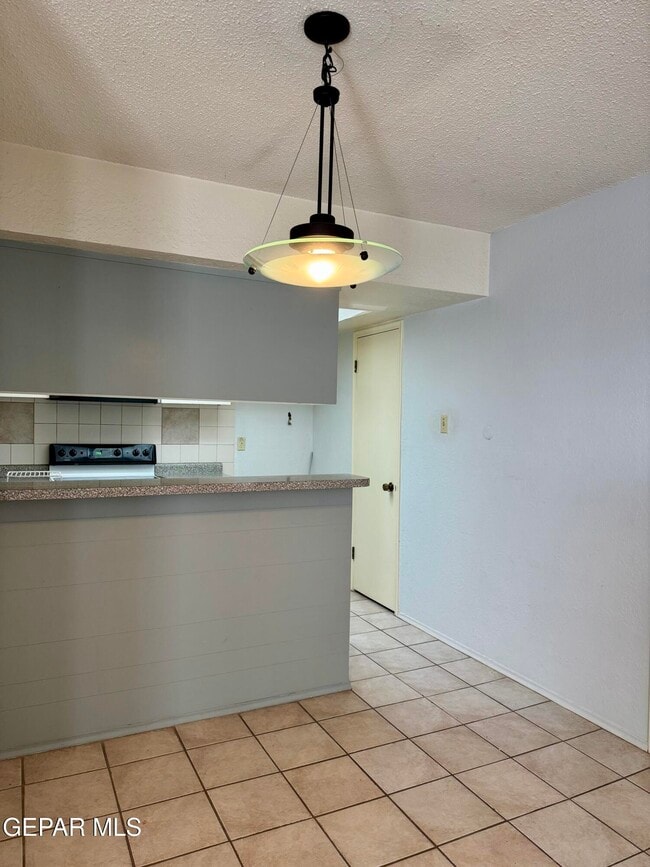 Building Photo - 6201 Escondido Dr