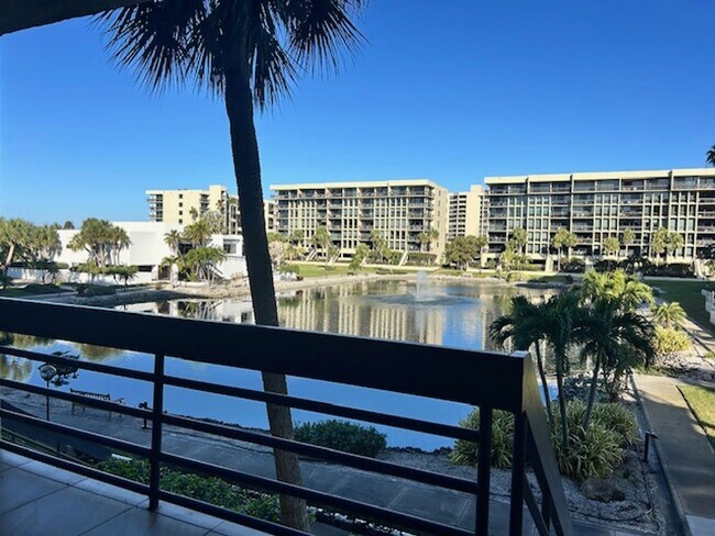 Building Photo - 2026 BEACH RENTAL- 2/2 Condo WITH PRIVATE ENTRY - BEACH PLACE - STEPS THE BEACH!!