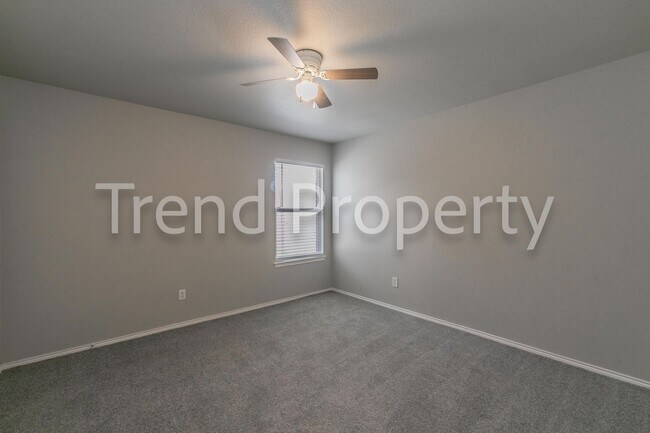 Building Photo - Beautiful Single Story 4 bedroom in Burles...