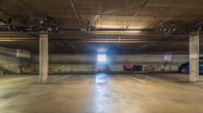 Building Photo - 1239 W Rosecrans Ave