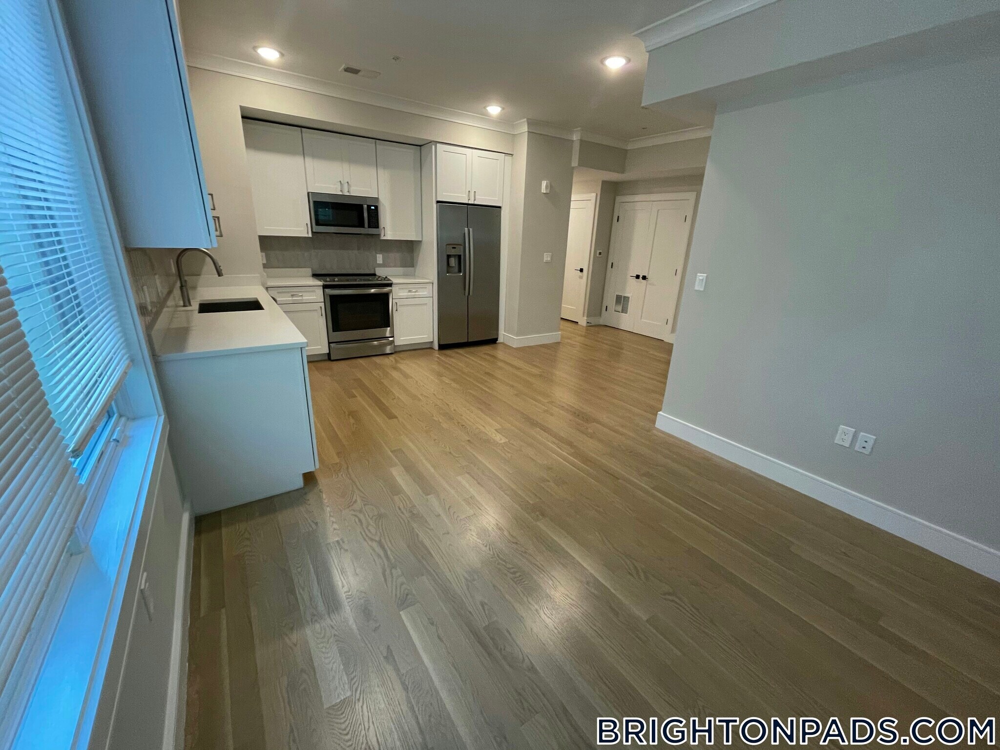 Building Photo - 104-106-106 Warren St