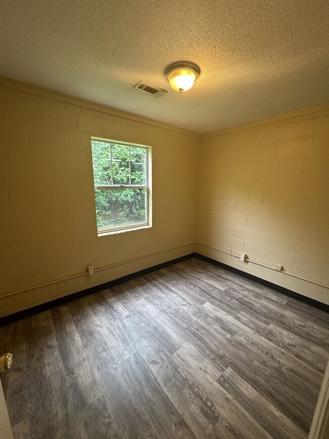 Building Photo - 1529 Mountain View Ct