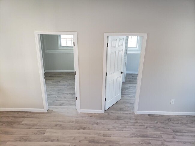 Building Photo - 2 Bancroft Rd