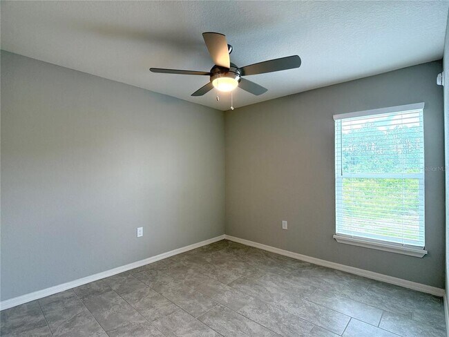 Building Photo - 1337 Cascade Dr