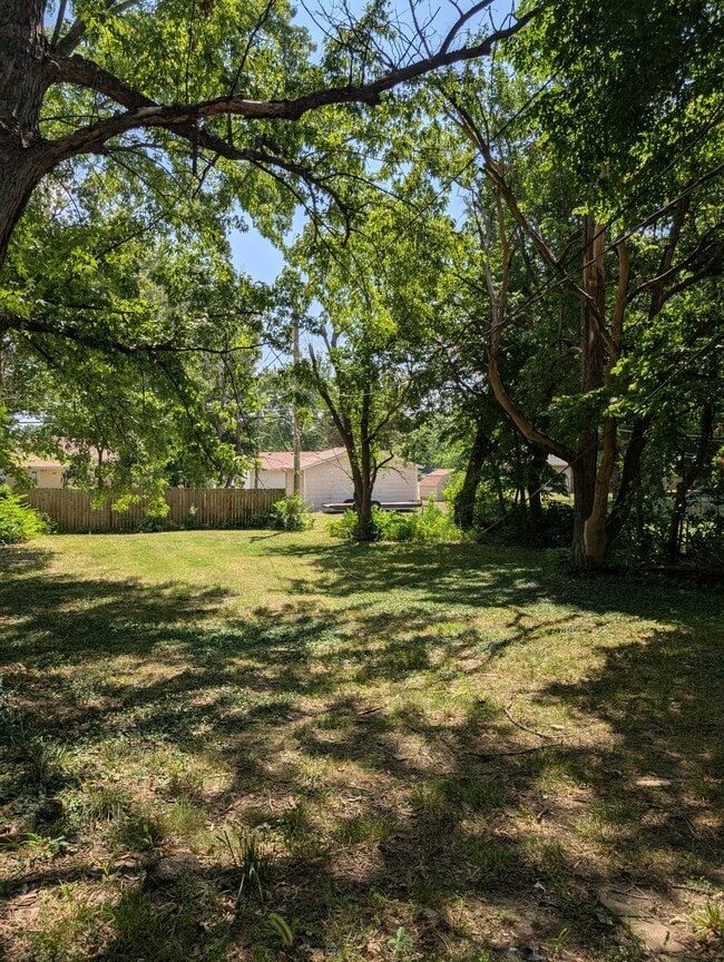 Building Photo - 1940 SW Quivira Dr