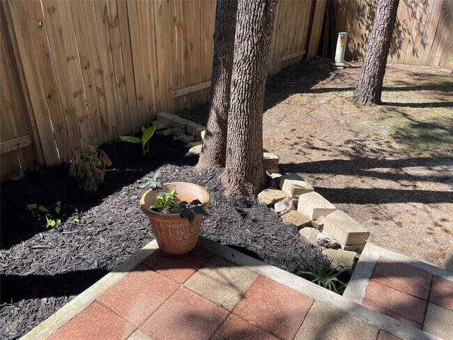 Building Photo - 15 Wineberry Pl