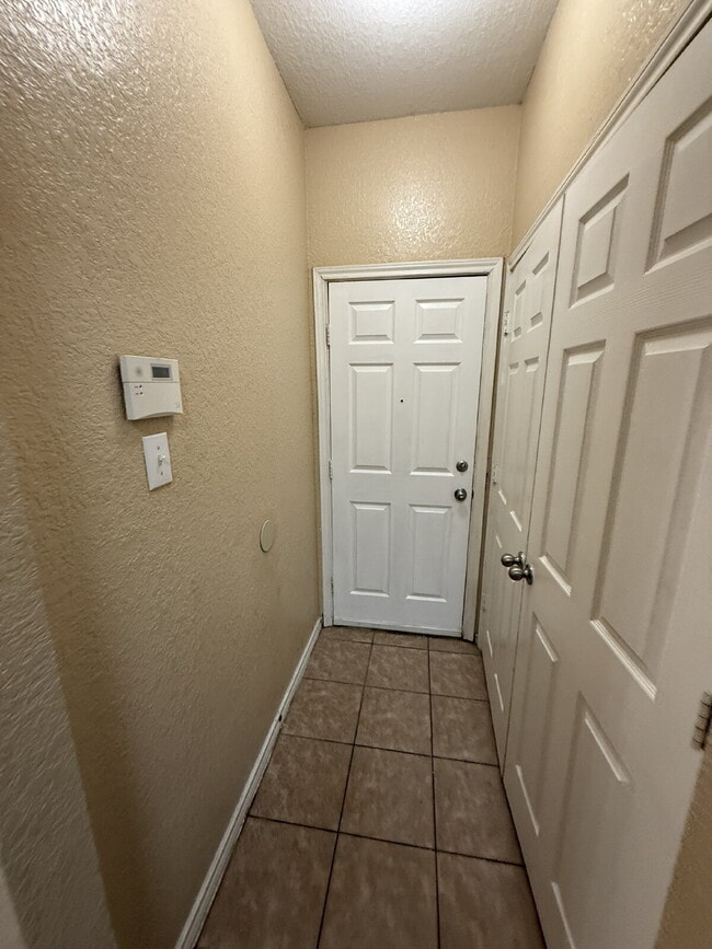 Building Photo - 1245 Redman Ave