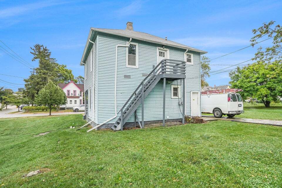Building Photo - 505 La Grave Ave SE