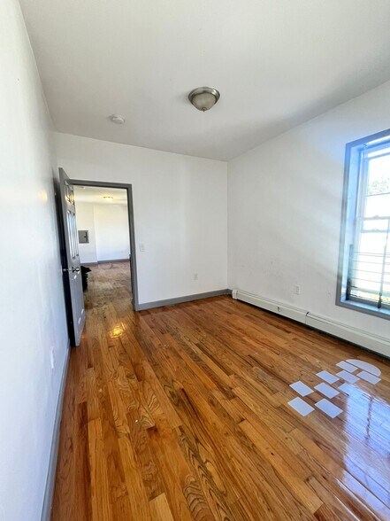 617 Bramhall Ave 3R - 621 Bramhall Ave