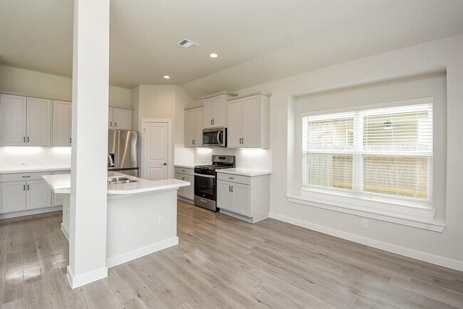 Building Photo - 3024 Myrtle Sunset Dr