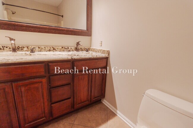 Building Photo - End Unit Townhouse in Myrtle Beach