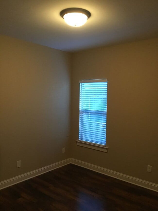 Building Photo - BEAUTIFUL HOME IN DAPHNE!