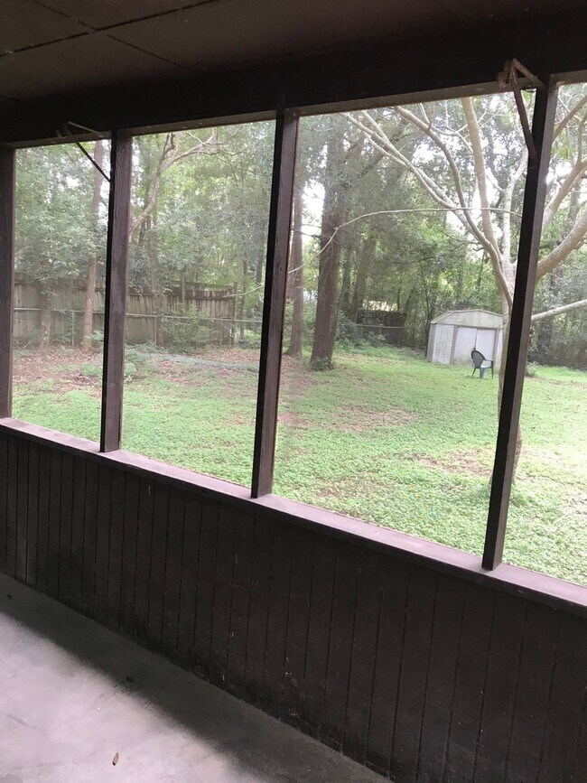 Building Photo - 4x2 large home for rent!