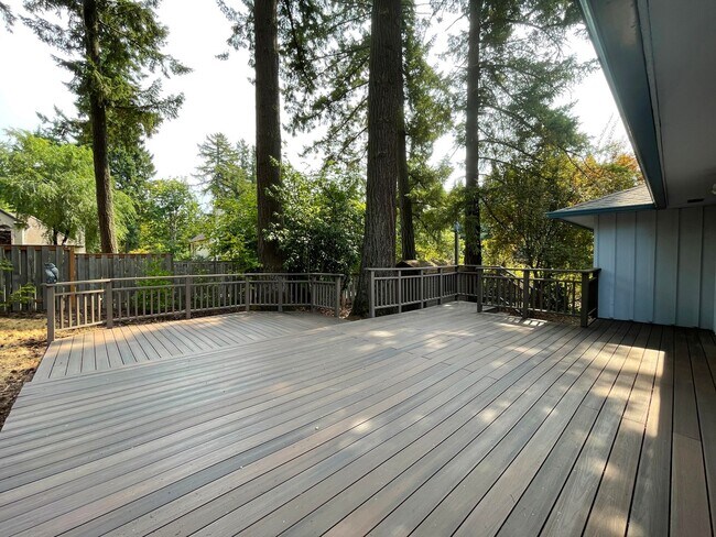 Building Photo - Lovely Lake Oswego Home with Attached Gara...