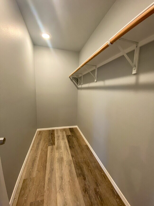 Building Photo - Spacious 3/2/2 in Frenship School District!